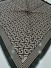 Sinem flamlı eşarplar