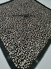 Sinem flamlı eşarplar